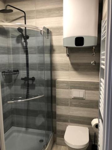 Bedroom With Bathroom Shower Split Kültér fotó